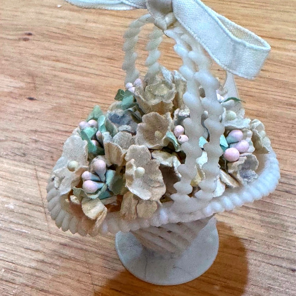 Vintage Miniature Plastic Flower Basket Ornament Hong Kong 417 White Lattice 3"